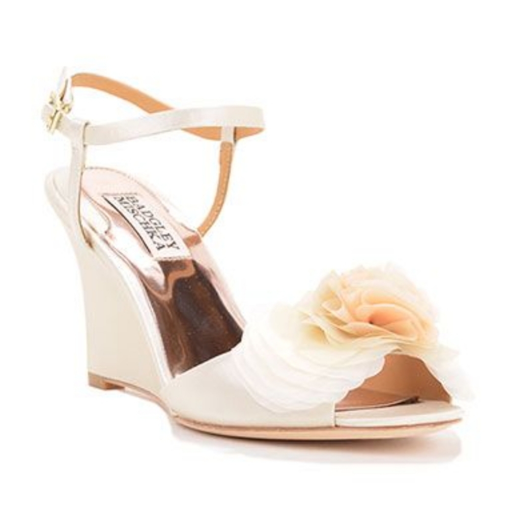 New Badgley Mischka Ivory Glee shoes size 6.5